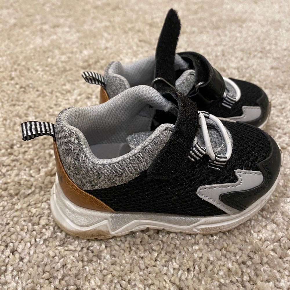 Oshkosh B’gosh toddler size 4 sneakers!